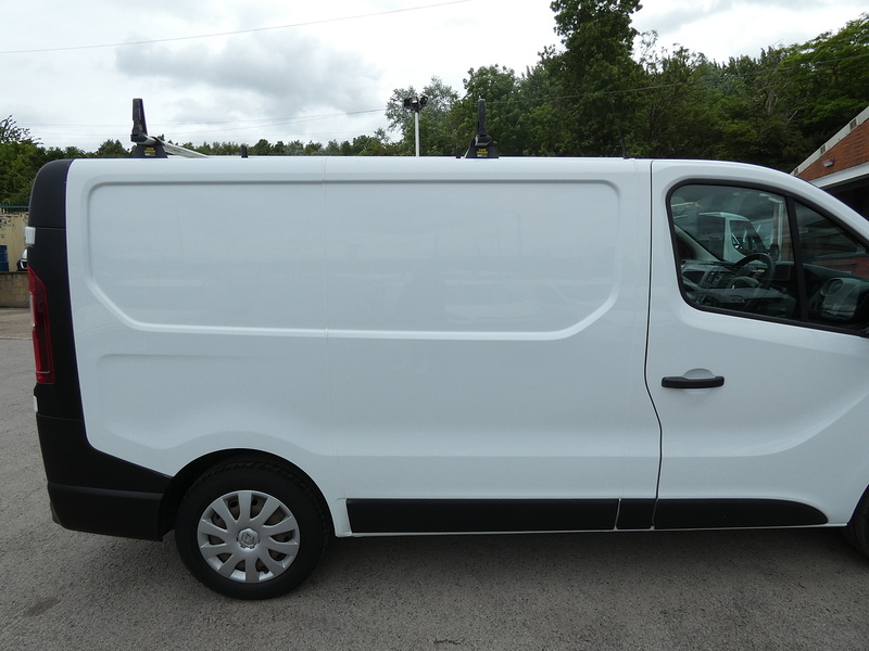 Renault 2017 67 RENAULT TRAFIC 1.6DCI 27 BUSINESS L1H1 MEGA LOW MILES