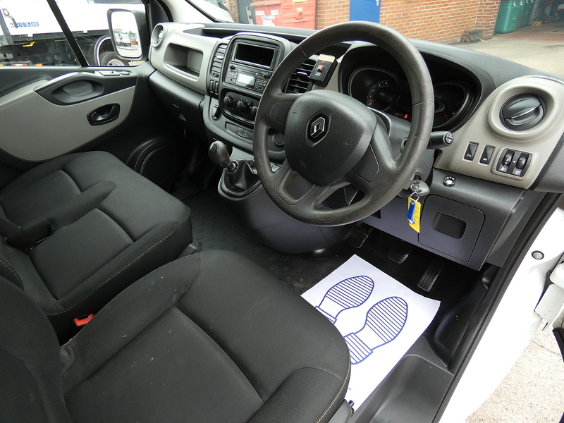 Renault 2017 67 RENAULT TRAFIC 1.6DCI 27 BUSINESS L1H1 MEGA LOW MILES