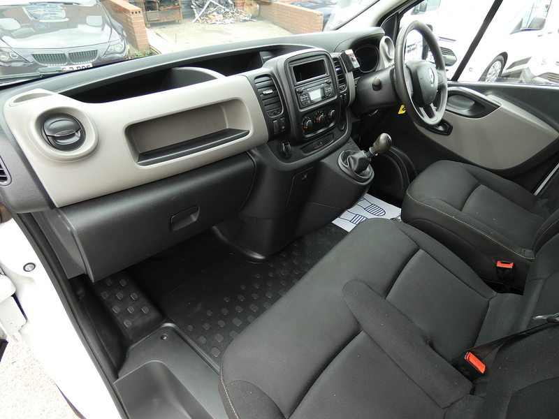 Renault 2017 67 RENAULT TRAFIC 1.6DCI 27 BUSINESS L1H1 MEGA LOW MILES