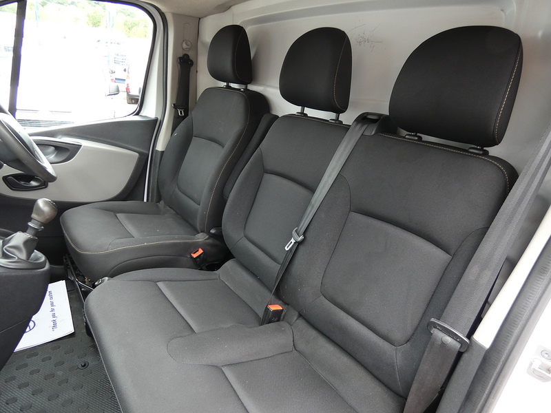 Renault 2017 67 RENAULT TRAFIC 1.6DCI 27 BUSINESS L1H1 MEGA LOW MILES