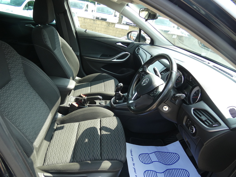 Vauxhall 2017 67 VAUXHALL ASTRA 1.6CDTI ECOTEC BLUE TECH LINE NAV ESTATE MANUAL 110PS