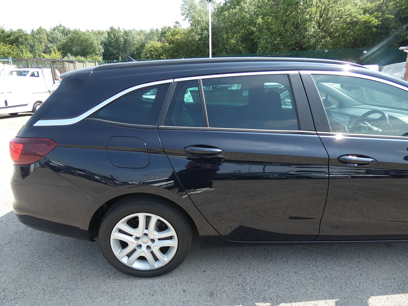 Vauxhall 2017 67 VAUXHALL ASTRA 1.6CDTI ECOTEC BLUE TECH LINE NAV ESTATE MANUAL 110PS