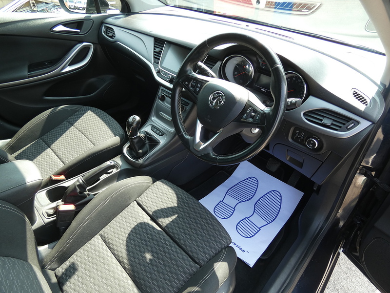 Vauxhall 2017 67 VAUXHALL ASTRA 1.6CDTI ECOTEC BLUE TECH LINE NAV ESTATE MANUAL 110PS