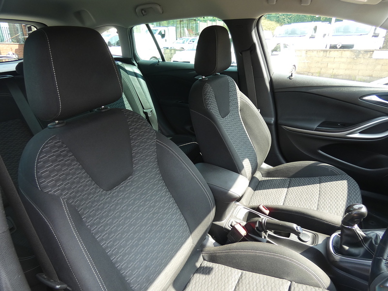 Vauxhall 2017 67 VAUXHALL ASTRA 1.6CDTI ECOTEC BLUE TECH LINE NAV ESTATE MANUAL 110PS