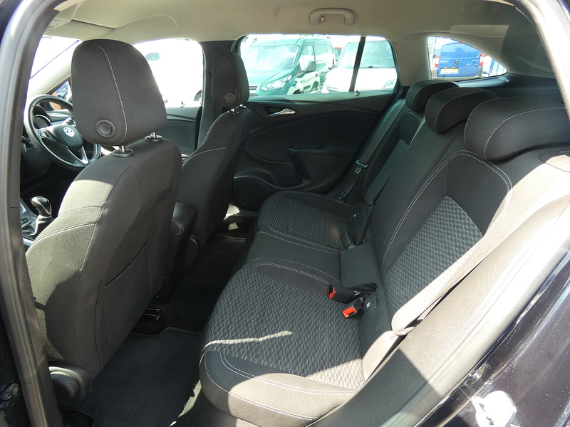 Vauxhall 2017 67 VAUXHALL ASTRA 1.6CDTI ECOTEC BLUE TECH LINE NAV ESTATE MANUAL 110PS