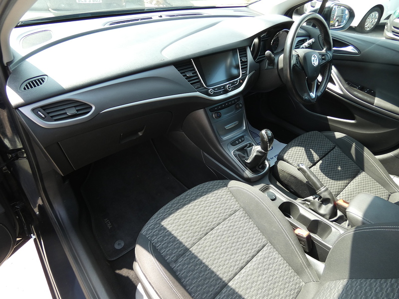 Vauxhall 2017 67 VAUXHALL ASTRA 1.6CDTI ECOTEC BLUE TECH LINE NAV ESTATE MANUAL 110PS