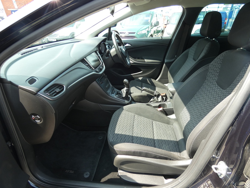 Vauxhall 2017 67 VAUXHALL ASTRA 1.6CDTI ECOTEC BLUE TECH LINE NAV ESTATE MANUAL 110PS