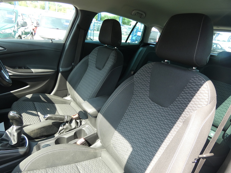 Vauxhall 2017 67 VAUXHALL ASTRA 1.6CDTI ECOTEC BLUE TECH LINE NAV ESTATE MANUAL 110PS