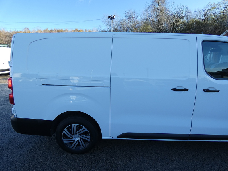 Vauxhall 2020 70 VAUXHALL VIVARO 1.5 TURBO D 2900 DYNAMIC LWB ONLY 65K
