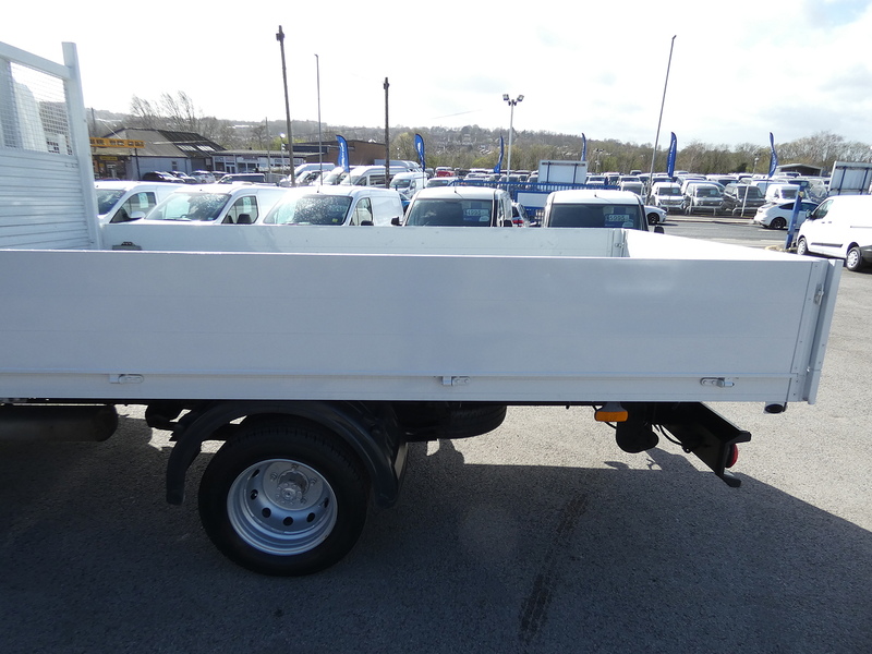 Nissan 2013 63 NISSAN CABSTAR 2.5DCI 35.14 CREW CAB 3.5M DROPSIDE PICKUP EX COUNCIL