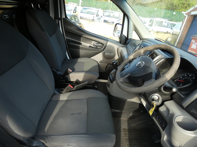 Nissan 2015 64 NISSAN NV200 1.5DCI ACENTA PANEL VAN NICE VAN