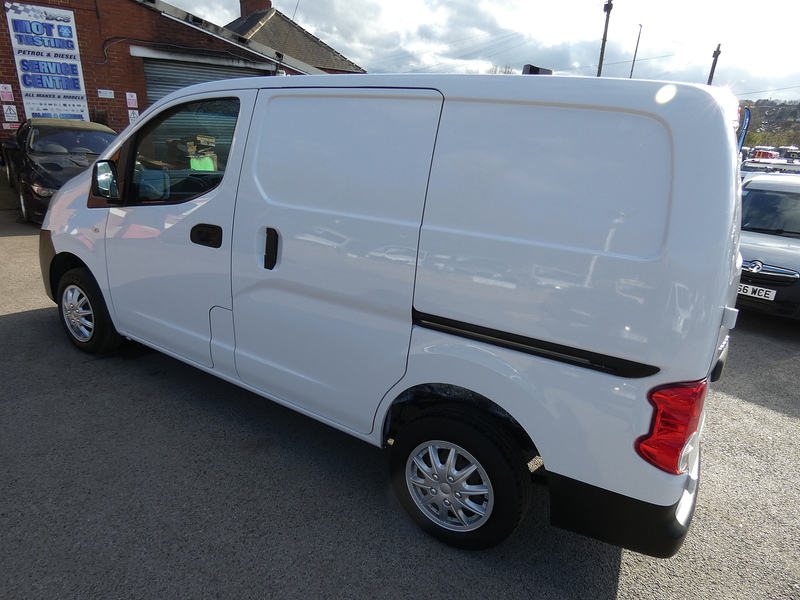 Nissan 2015 64 NISSAN NV200 1.5DCI ACENTA PANEL VAN NICE VAN