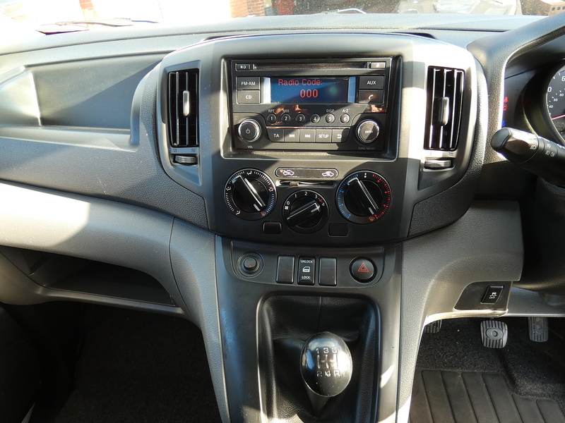 Nissan 2015 64 NISSAN NV200 1.5DCI ACENTA PANEL VAN NICE VAN