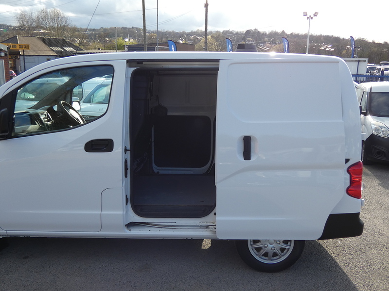 Nissan 2015 64 NISSAN NV200 1.5DCI ACENTA PANEL VAN NICE VAN