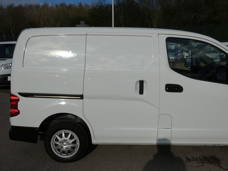 Nissan 2015 64 NISSAN NV200 1.5DCI ACENTA PANEL VAN NICE VAN