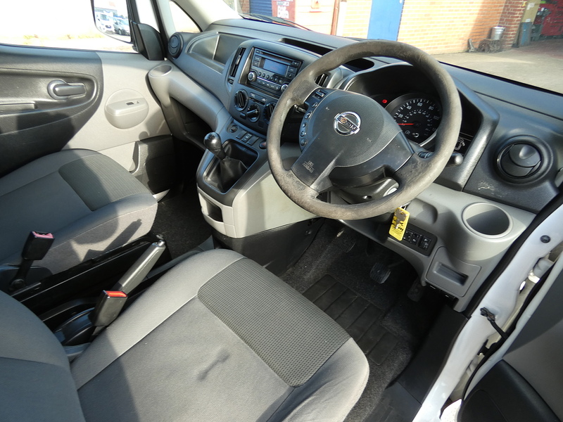 Nissan 2015 64 NISSAN NV200 1.5DCI ACENTA PANEL VAN NICE VAN