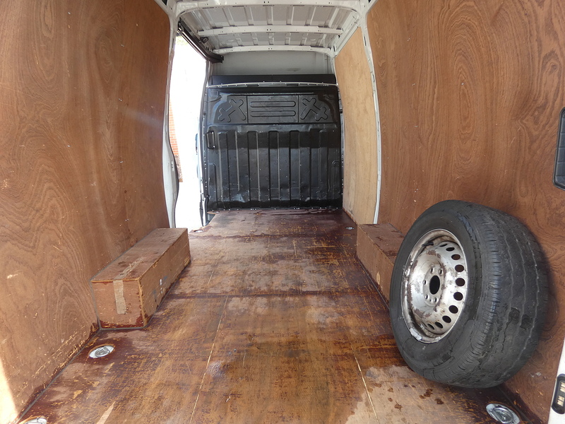 Iveco 2018 68 IVECO DAILY 2.3TD 14V 35S L2H2 MEDIUM WHEELBASE PANEL VAN NO VAT