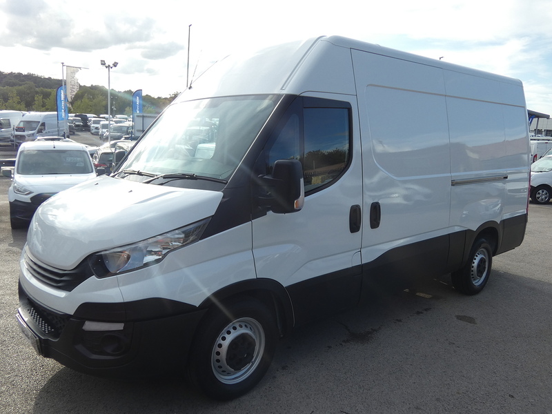 Iveco 2018 68 IVECO DAILY 2.3TD 14V 35S L2H2 MEDIUM WHEELBASE PANEL VAN NO VAT