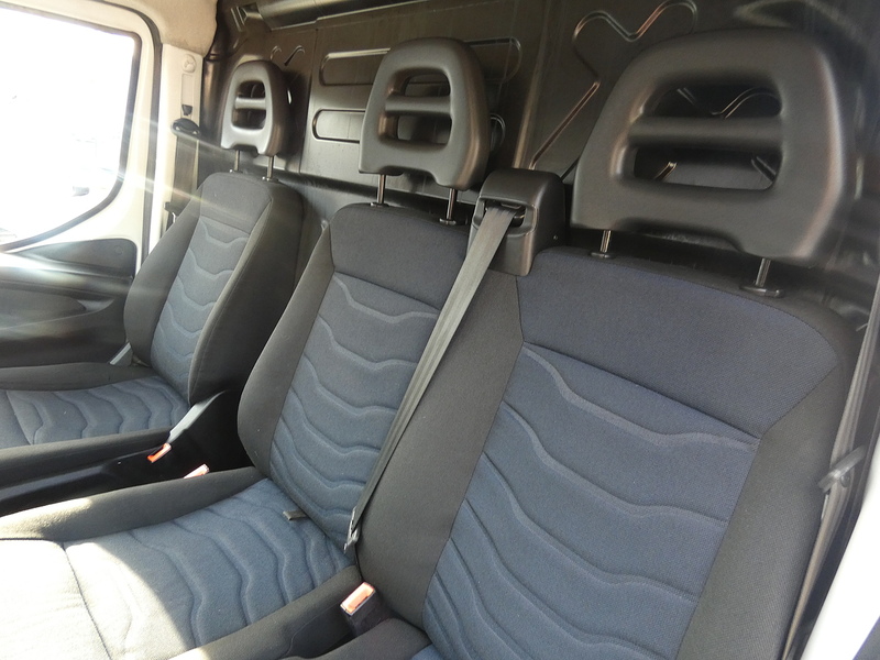 Iveco 2018 68 IVECO DAILY 2.3TD 14V 35S L2H2 MEDIUM WHEELBASE PANEL VAN NO VAT