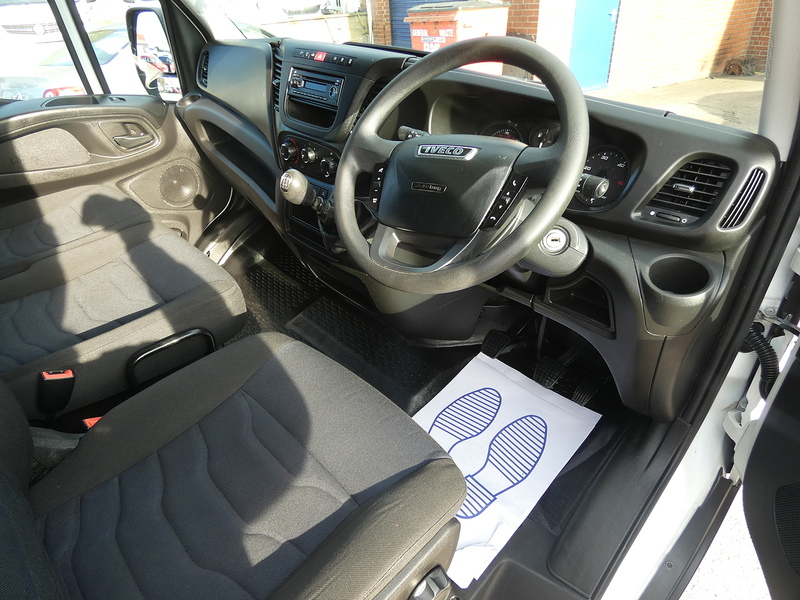 Iveco 2018 68 IVECO DAILY 2.3TD 14V 35S L2H2 MEDIUM WHEELBASE PANEL VAN NO VAT