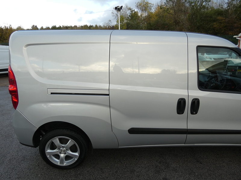 Vauxhall 2017 66 VAUXHALL COMBO L2H1 1.6 CDTI 5 SEAT CREW VAN SPORTIVE ONLY 58K