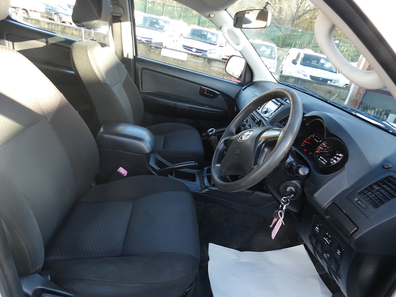 Toyota 2014 64 TOYOTA HI-LUX 2.5 D-4D ACTIVE EXTENDED CAB FULL HISTORY