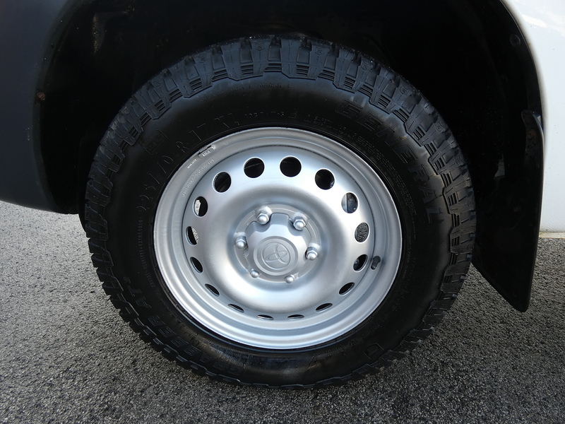 Toyota 2014 64 TOYOTA HI-LUX 2.5 D-4D ACTIVE EXTENDED CAB FULL HISTORY