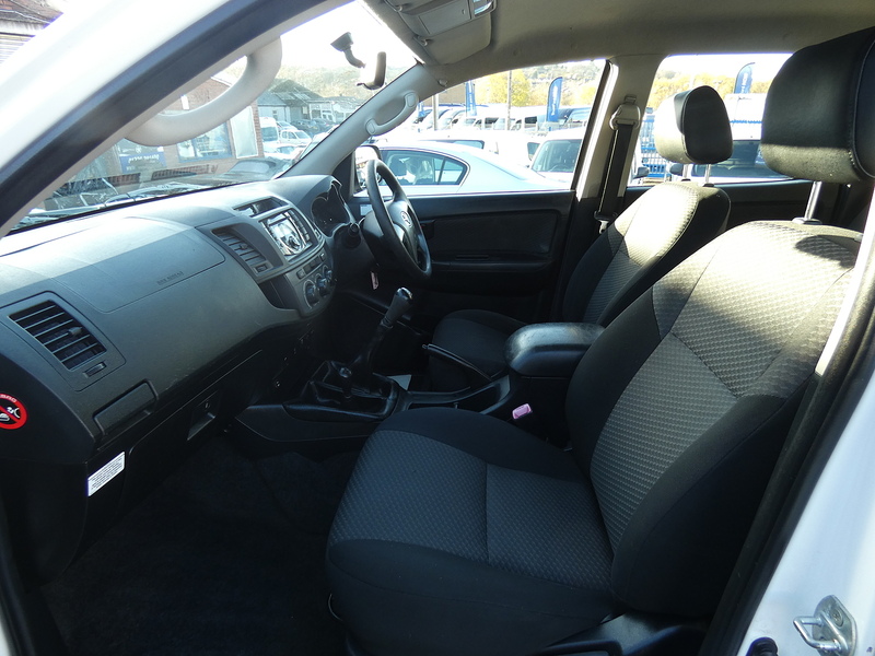 Toyota 2014 64 TOYOTA HI-LUX 2.5 D-4D ACTIVE EXTENDED CAB FULL HISTORY