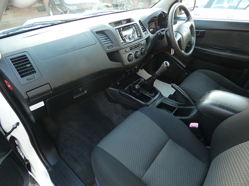 Toyota 2014 64 TOYOTA HI-LUX 2.5 D-4D ACTIVE EXTENDED CAB FULL HISTORY