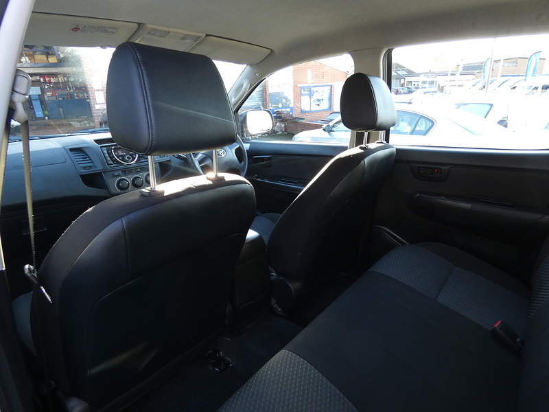 Toyota 2014 64 TOYOTA HI-LUX 2.5 D-4D ACTIVE EXTENDED CAB FULL HISTORY