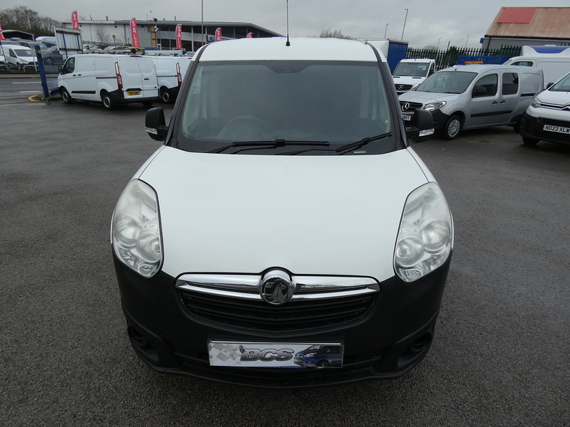 Vauxhall 2014 64 VAUXHALL COMBO 1.6 CDTI LWB ONE PERSON CONVERSION NO VAT