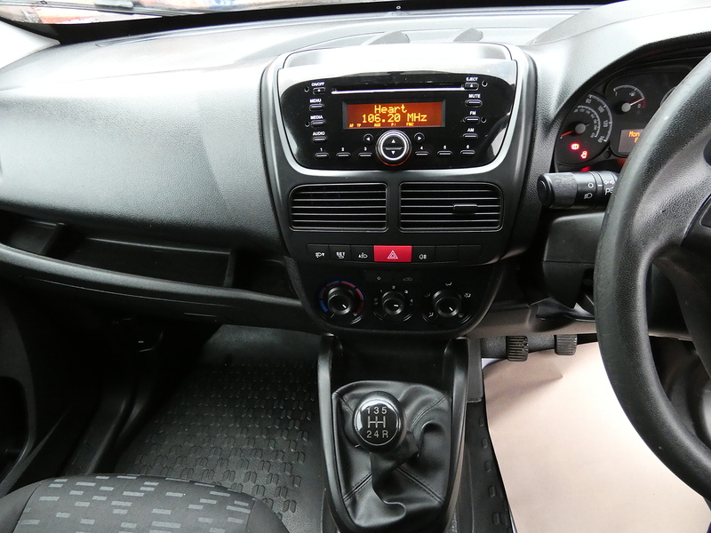 Vauxhall 2016 66 VAUXHALL COMBO 1.3 CDTI 2300 ECOFLEX TWIN SLD LWB L2 ONLY 88K