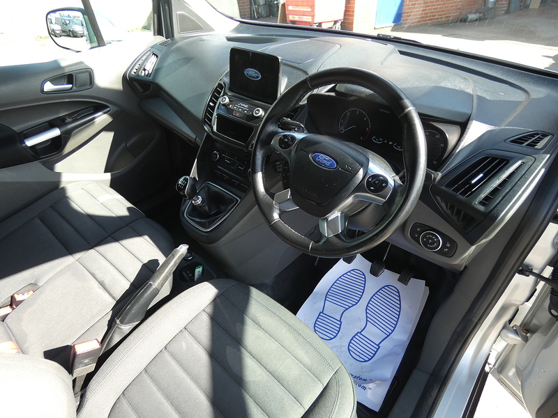 Ford 2019 69 FORD TRANSIT CONNECT 240 ECOBLUE LIMITED L2 LWB FULL HISTORY