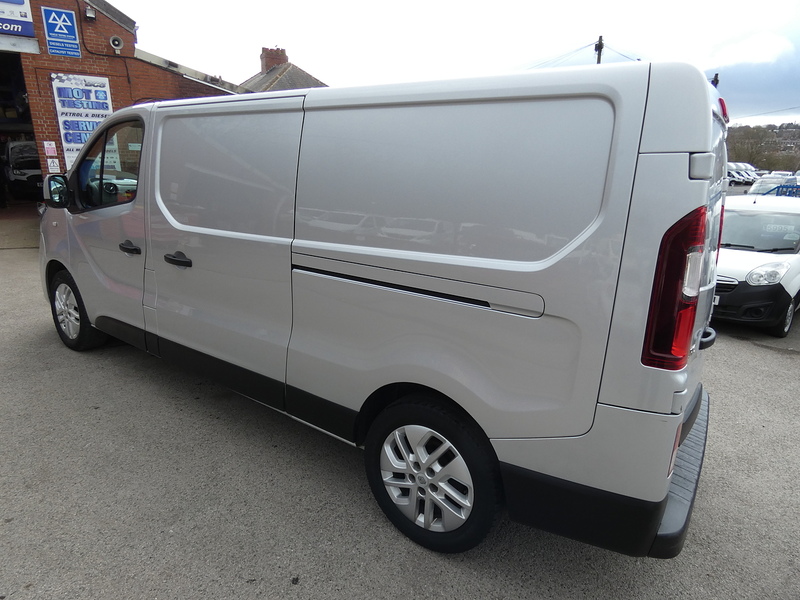 Renault 2019 19 RENAULT TRAFIC 1.6DCI SPORT LWB L2 120PS STUNNING VAN