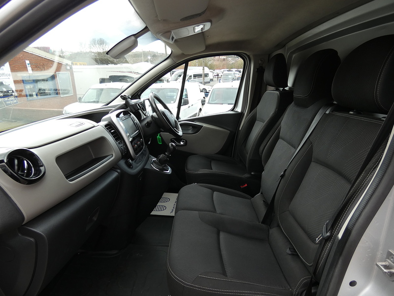 Renault 2019 19 RENAULT TRAFIC 1.6DCI SPORT LWB L2 120PS STUNNING VAN