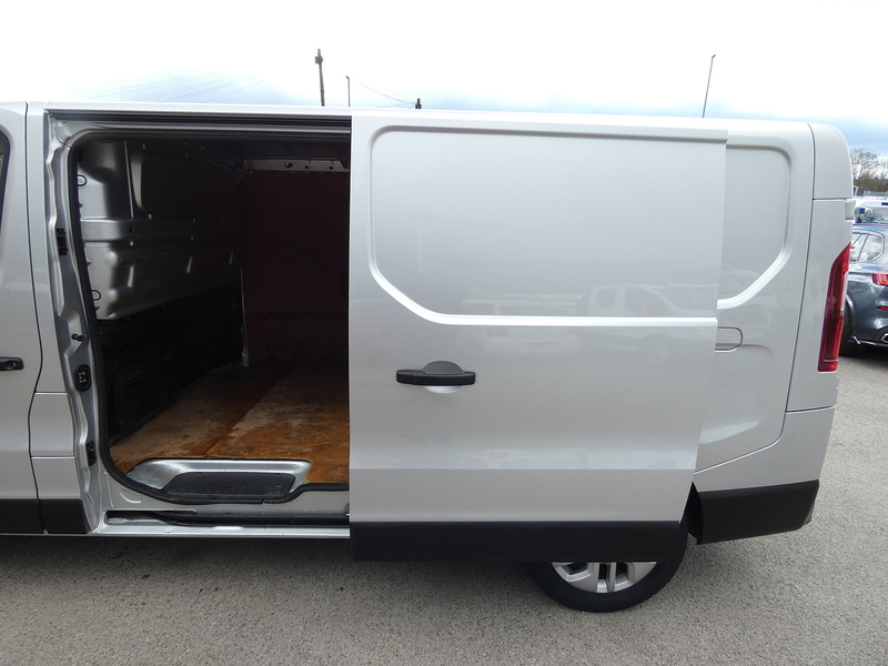 Renault 2019 19 RENAULT TRAFIC 1.6DCI SPORT LWB L2 120PS STUNNING VAN