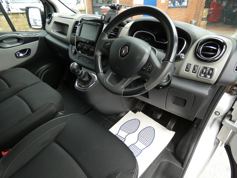 Renault 2019 19 RENAULT TRAFIC 1.6DCI SPORT LWB L2 120PS STUNNING VAN