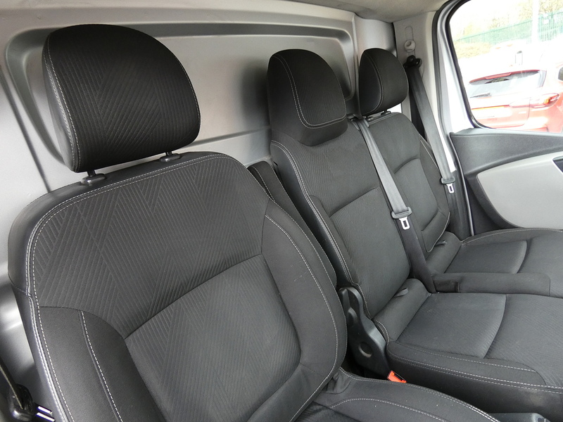 Renault 2019 19 RENAULT TRAFIC 1.6DCI SPORT LWB L2 120PS STUNNING VAN