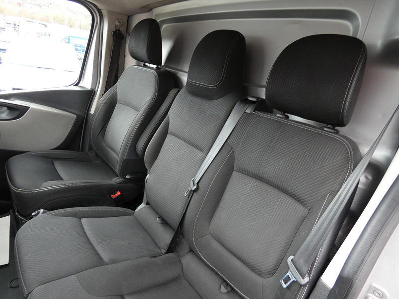 Renault 2019 19 RENAULT TRAFIC 1.6DCI SPORT LWB L2 120PS STUNNING VAN