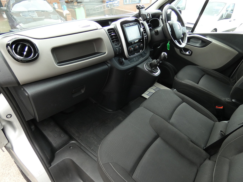 Renault 2019 19 RENAULT TRAFIC 1.6DCI SPORT LWB L2 120PS STUNNING VAN