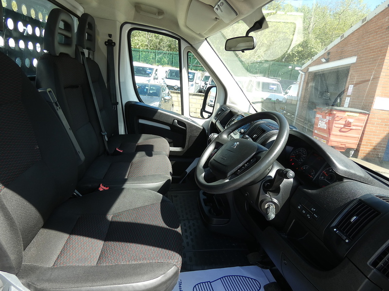 Peugeot 2021 21 PEUGEOT BOXER 2.2 BLUEHDI BUILT FOR BUSINESS 4.2M L4 DROPSIDE PICKUP