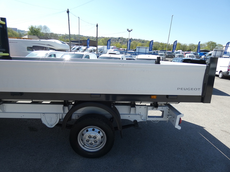 Peugeot 2021 21 PEUGEOT BOXER 2.2 BLUEHDI BUILT FOR BUSINESS 4.2M L4 DROPSIDE PICKUP