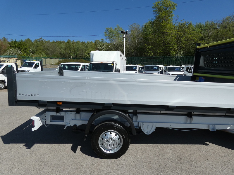 Peugeot 2021 21 PEUGEOT BOXER 2.2 BLUEHDI BUILT FOR BUSINESS 4.2M L4 DROPSIDE PICKUP