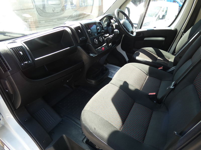 Peugeot 2021 21 PEUGEOT BOXER 2.2 BLUEHDI BUILT FOR BUSINESS 4.2M L4 DROPSIDE PICKUP
