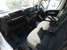 Peugeot Boxer BlueHDi 335 Built for Business 