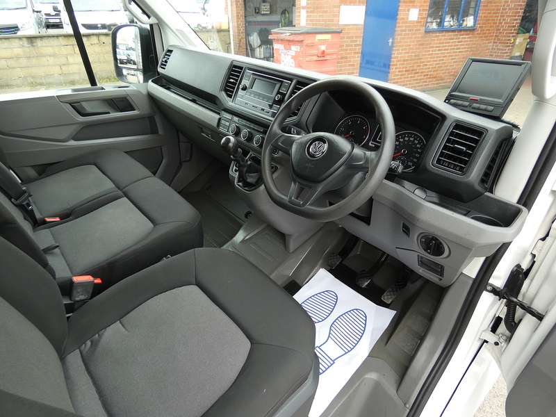 Volkswagen 2021 21 VOLKSWAGEN CRAFTER 2.0TDI CR35 STARTLINE DROPSIDE PICKUP TAIL LIFT FSH