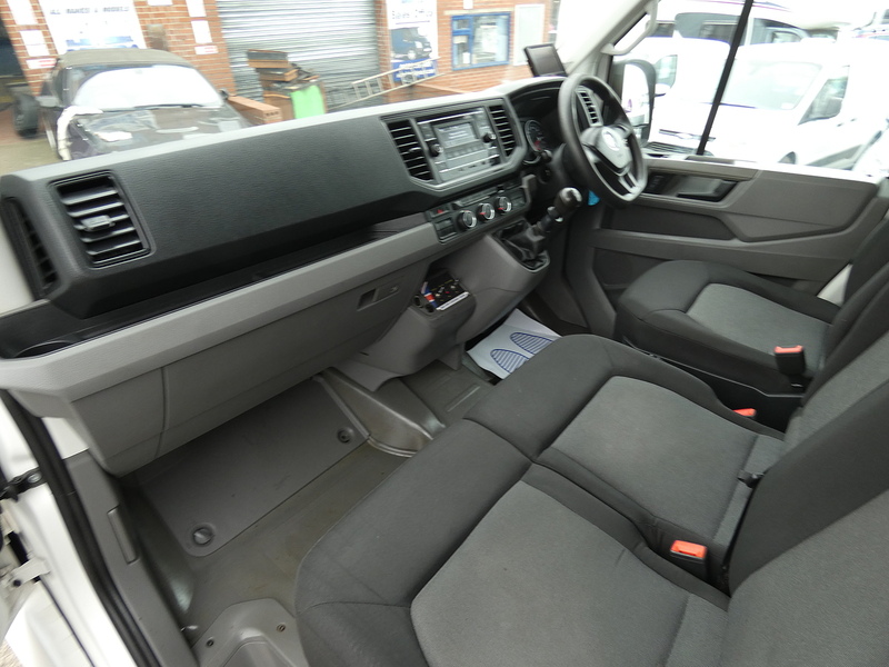 Volkswagen 2021 21 VOLKSWAGEN CRAFTER 2.0TDI CR35 STARTLINE DROPSIDE PICKUP TAIL LIFT FSH