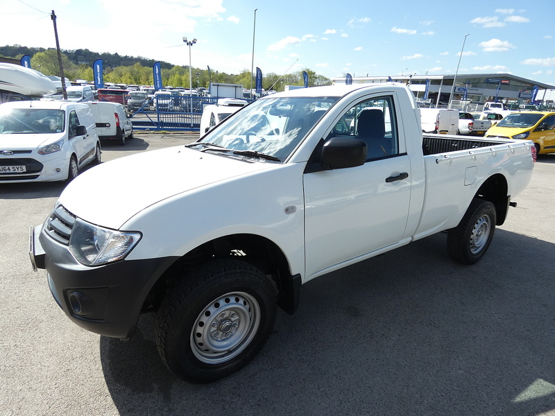 Mitsubishi 2012 12 MITSUBISHI L200 2.5 DI-D 4 LIFE SINGLE CAB 4X4 ONLY 54K FSH NO VAT