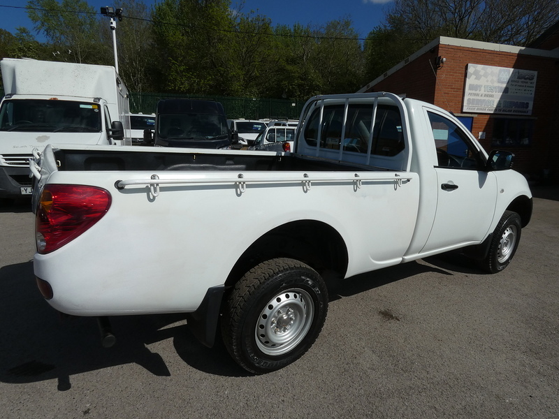 Mitsubishi 2012 12 MITSUBISHI L200 2.5 DI-D 4 LIFE SINGLE CAB 4X4 ONLY 54K FSH NO VAT