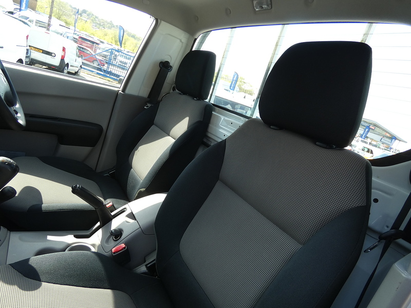 Mitsubishi 2012 12 MITSUBISHI L200 2.5 DI-D 4 LIFE SINGLE CAB 4X4 ONLY 54K FSH NO VAT